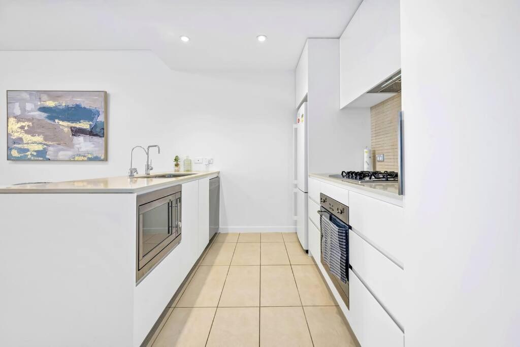 Apartment Convenient Modern 2bed Near Airport *