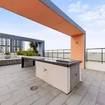 Convenient Modern 2Bed Apt Near Airport