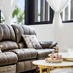 Convenient Modern 2Bed Apt Near Airport