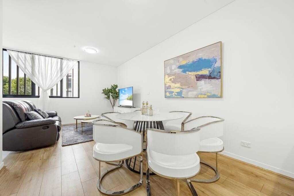Convenient Modern 2bed Near Airport * Sydney