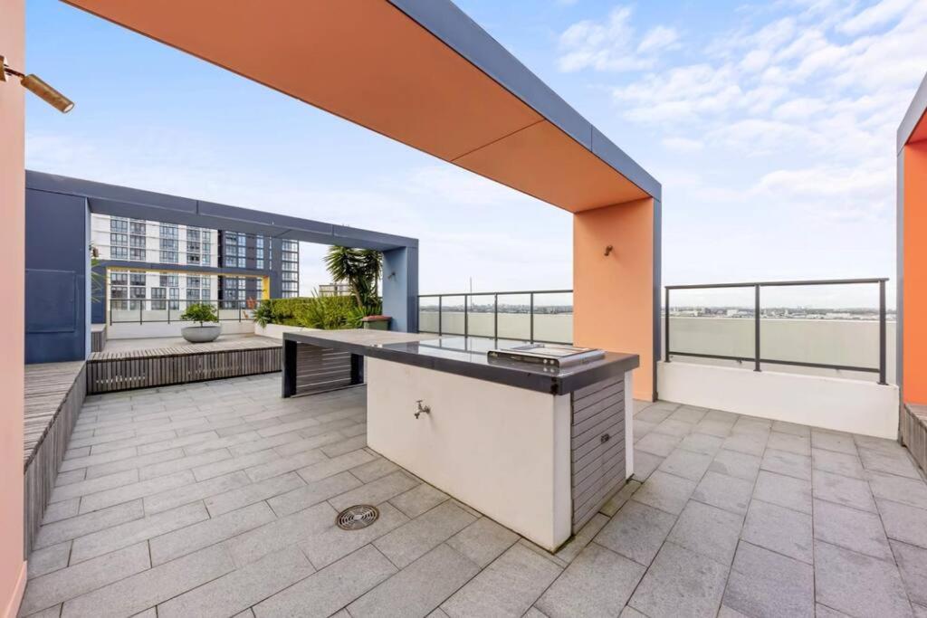Convenient Modern 2bed Near Airport Sydney
