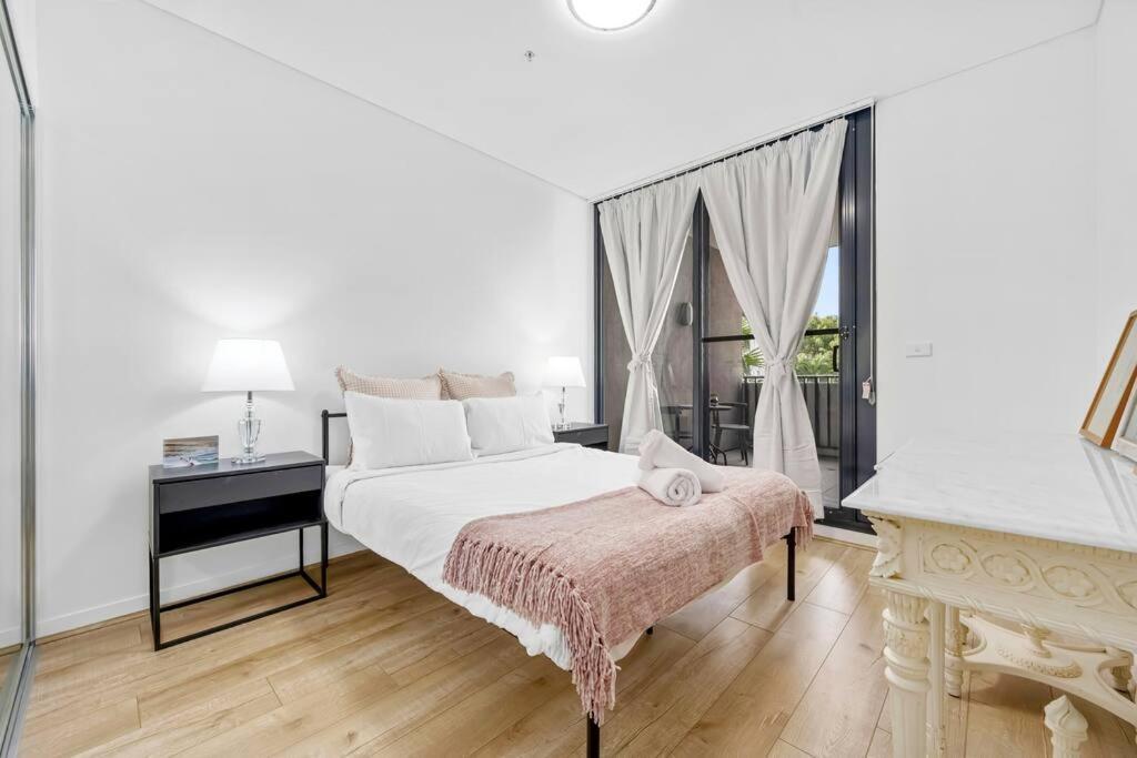 Convenient Modern 2bed Near Airport Apartment