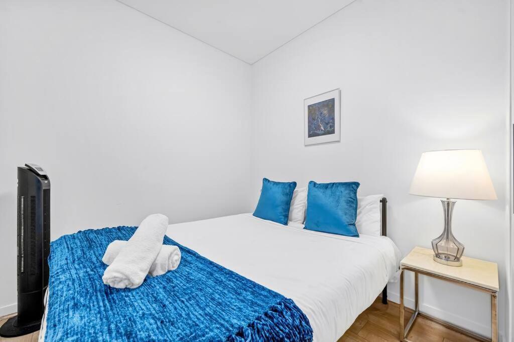 Convenient Modern 2bed Near Airport